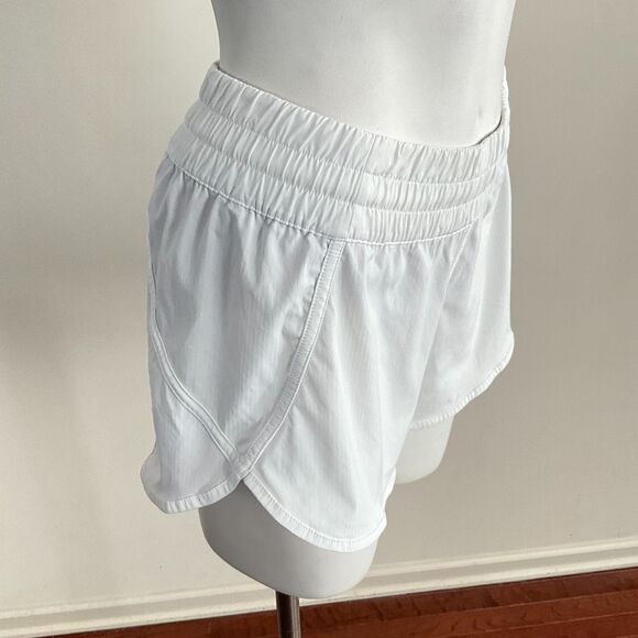 Lululemon Tracker Low Rise Lined Elastic Waist Short Shorts White 8 - Picture 13 of 13